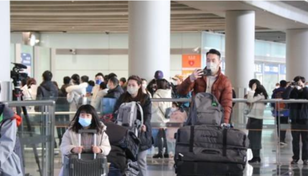 1월8일 베이징 서우두 공항을 통해 중국에 들어온 여행객들 [사진=연합뉴스]
