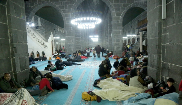 이재민들의 대피소가 된 튀르키예 울루 모스크 [사진=연합뉴스]