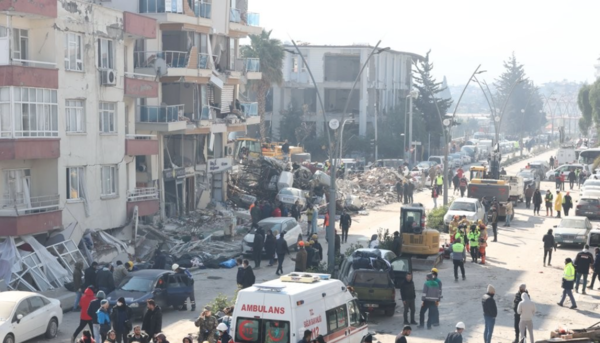 10일 오전(현지시간) 튀르키예 하타이 안타키아 시내 일대의 건물들이 지진으로 인해 무너져 있다. [사진=연합뉴스]