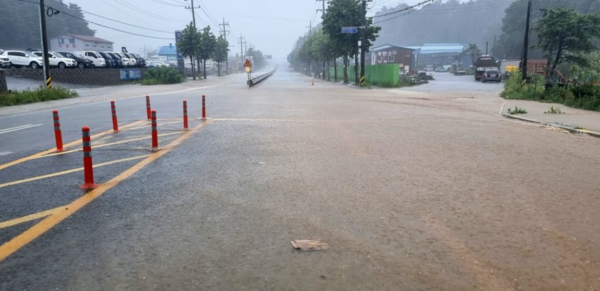 폭우에 흐려진 차선 [사진=연합뉴스]