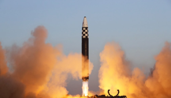 北 김정은, ICBM '화성-17형' 발사 참관 훈련지도 [사진=연합뉴스]