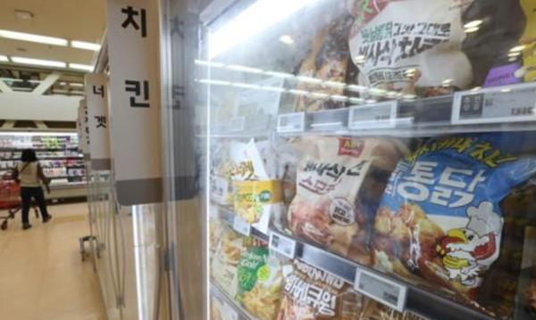 고물가에 냉동 치킨 수요 증가 [사진=연합뉴스]